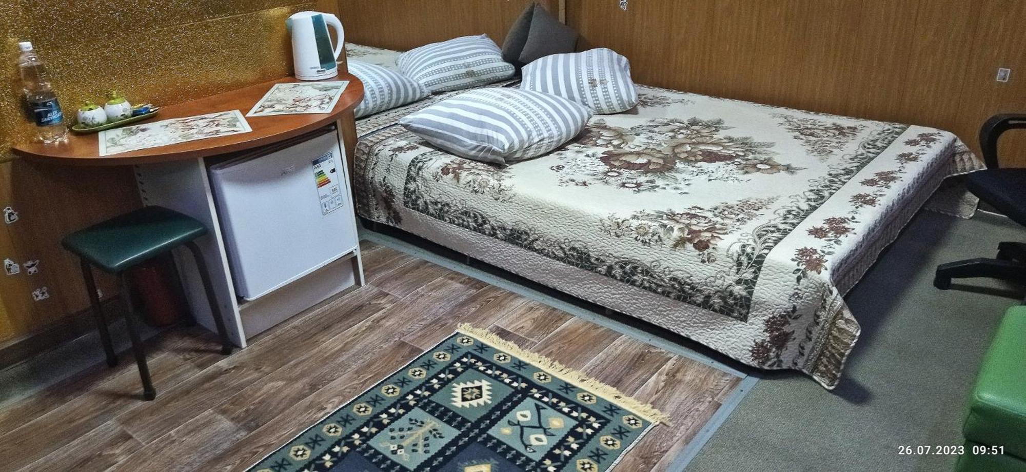 Apartment In A Guest House Almaty Eksteriør bilde